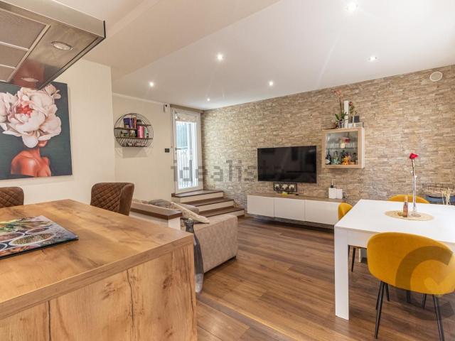 Villetta bifamiliare in vendita di 268 m² in Via Sivo, 28