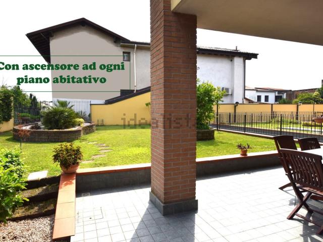 Villetta bifamiliare in vendita di 268 m²