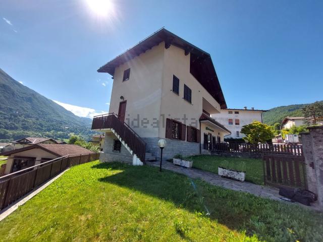 Villetta bifamiliare in vendita di 269 m² in Via Trieste, 56