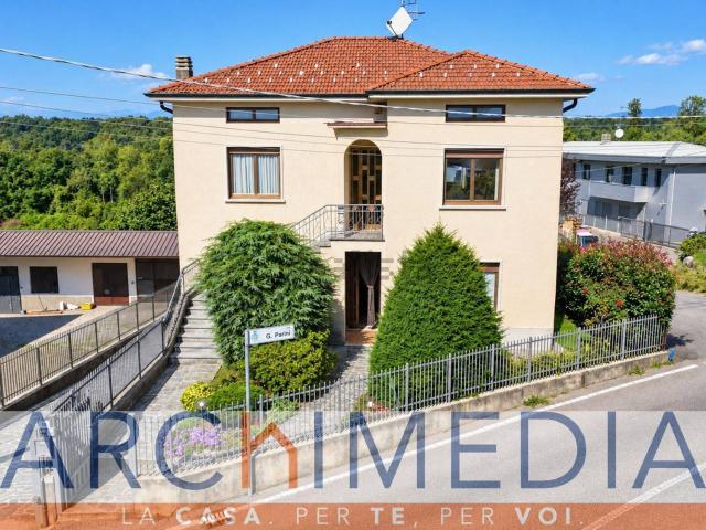 Villetta bifamiliare in vendita di 269 m² in Via Dante Alighieri, 10