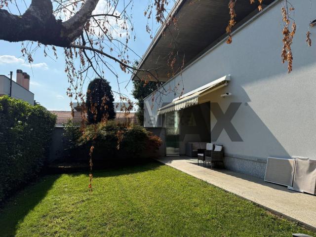 Villetta bifamiliare in vendita di 269 m²