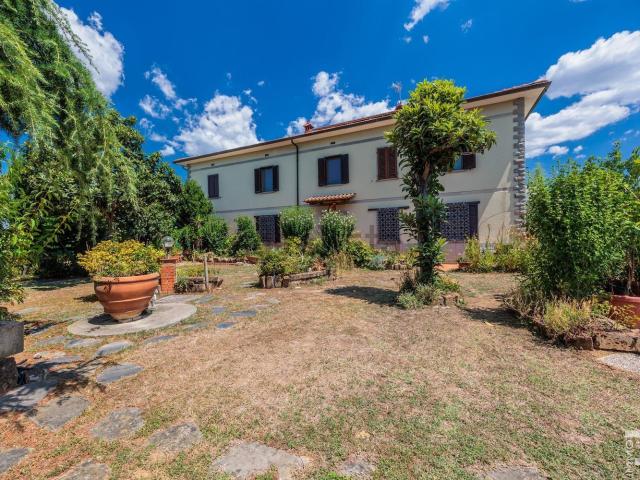Villetta bifamiliare in vendita di 273 m² in Via Cecinese