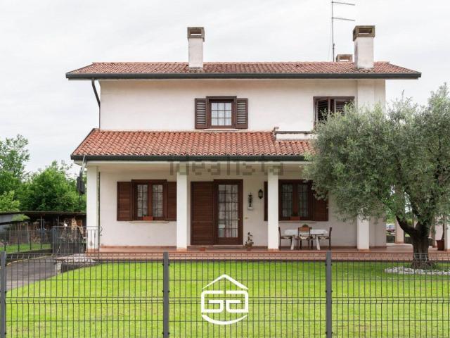 Villetta bifamiliare in vendita di 273 m² in Via Crosara, 31
