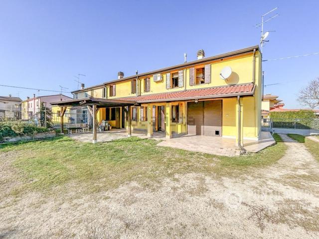 Villetta bifamiliare in vendita di 273 m² in Via di Mezzo