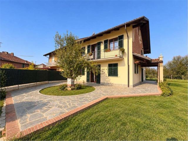 Villetta bifamiliare in vendita di 273 m² in Via Don Felice Borgnino