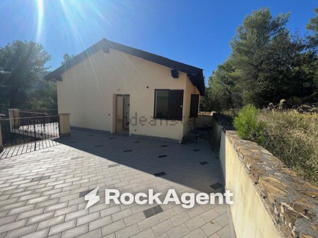 Villetta bifamiliare in vendita di 270 m² in Località Marino