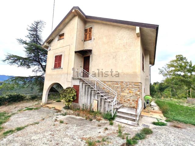 Villetta bifamiliare in vendita di 270 m² in Località Piazze