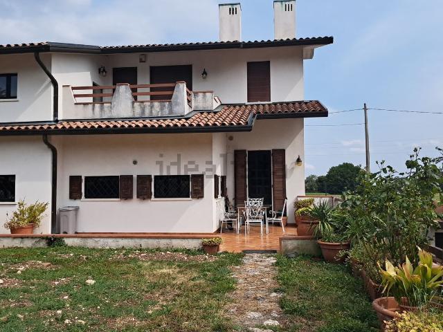 Villetta bifamiliare in vendita di 270 m² in Località Pra&apos  Secco, 137
