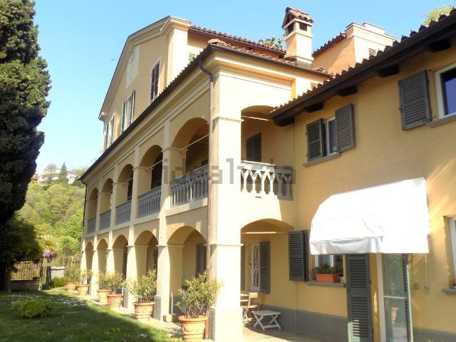 Villetta bifamiliare in vendita di 270 m² in Strada Castelvecchio, 25