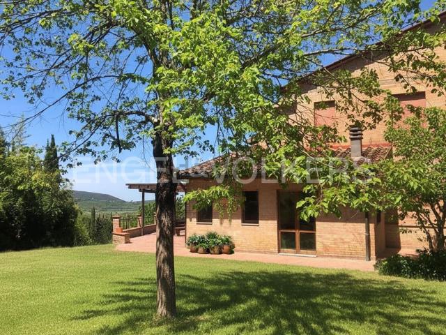 Villetta bifamiliare in vendita di 270 m² in Strada di Montalbuccio