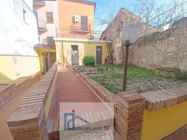 Villetta bifamiliare in vendita di 270 m² in Vico Arechi