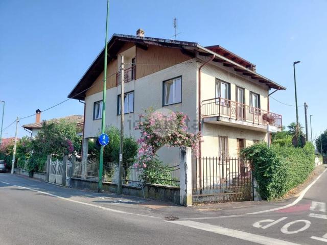 Villetta bifamiliare in vendita di 270 m² in Via Torino, 46