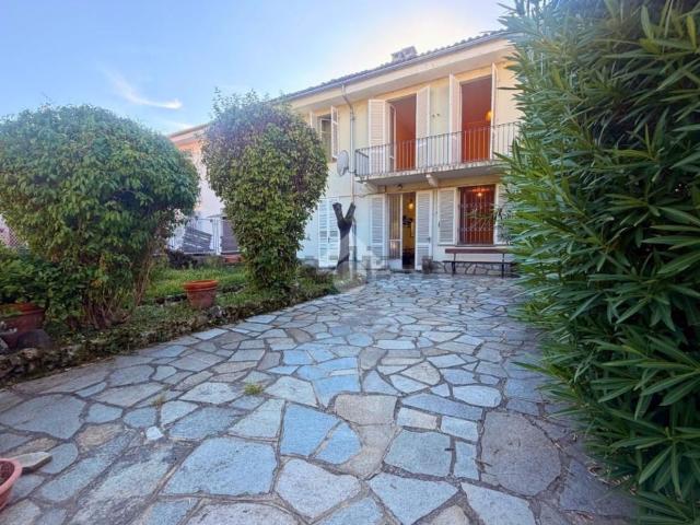 Villetta bifamiliare in vendita di 270 m² in Via Umberto I, 20