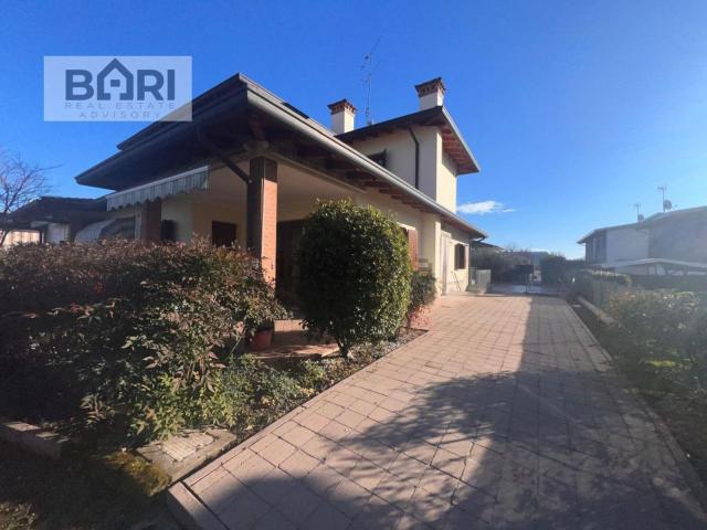 Villetta bifamiliare in vendita di 270 m² in Via XX Settembre, 12