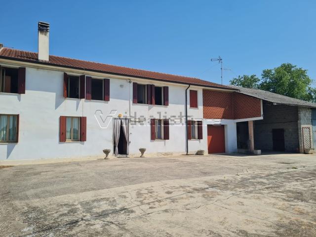 Villetta bifamiliare in vendita di 270 m² in Via A. Manzoni, 20