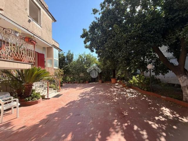 Villetta bifamiliare in vendita di 270 m² in Via Adige, 53