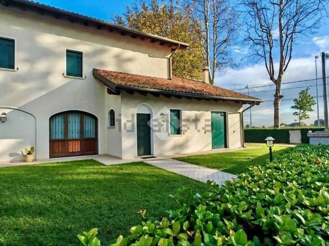 Villetta bifamiliare in vendita di 270 m² in Via Cà Gamba, 4