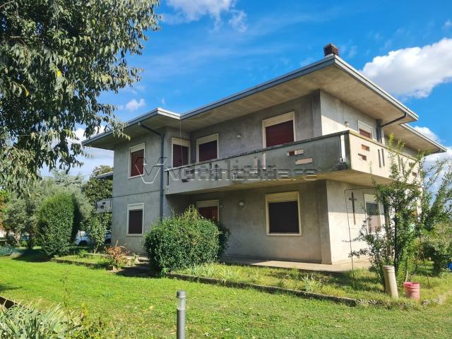 Villetta bifamiliare in vendita di 270 m² in Via Conche, 5