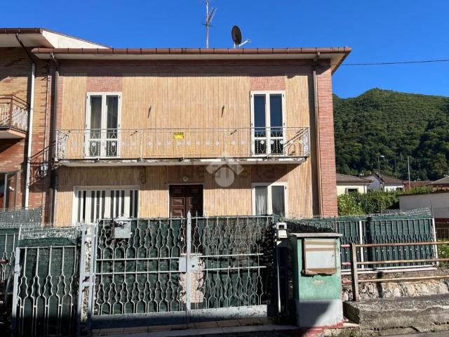Villetta bifamiliare in vendita di 270 m² in Via Cupa, 6