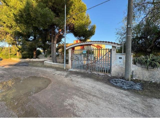 Villetta bifamiliare in vendita di 270 m² in Via degli Aranci, 10
