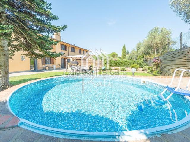 Villetta bifamiliare in vendita di 270 m² in Via Del Sassone, 15