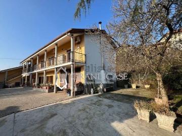 Villetta bifamiliare in vendita di 270 m² in Via Farini, 28