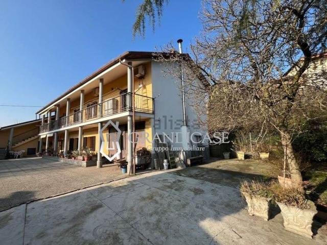 Villetta bifamiliare in vendita di 270 m² in Via Farini, 28