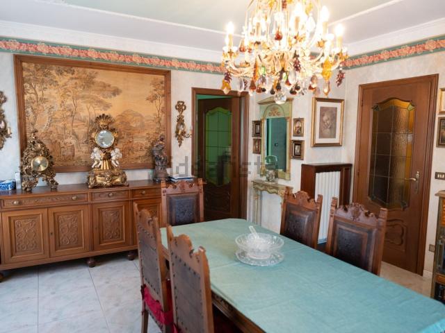 Villetta bifamiliare in vendita di 270 m² in Via Giuseppe Borla