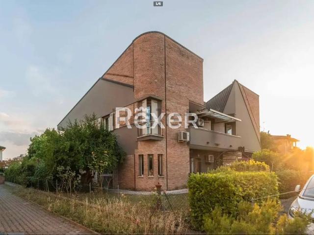 Villetta bifamiliare in vendita di 270 m² in Via Giuseppe di Vittorio