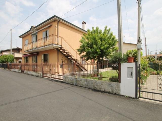 Villetta bifamiliare in vendita di 270 m² in Via Sant&apos  Andrea