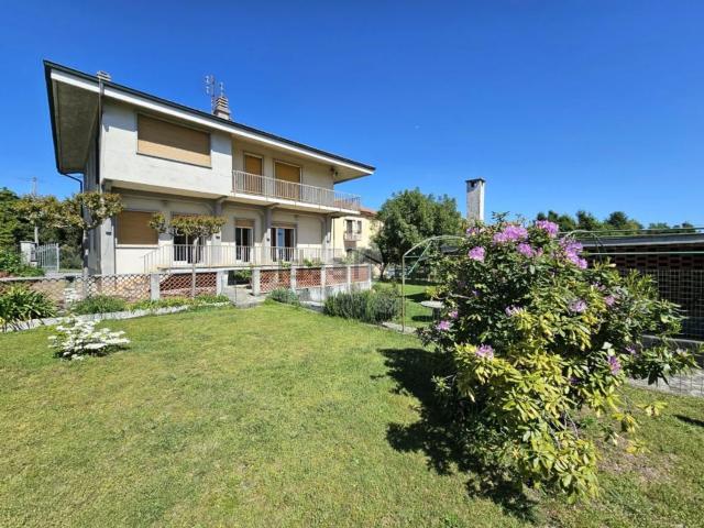 Villetta bifamiliare in vendita di 270 m² in Via San Pietro