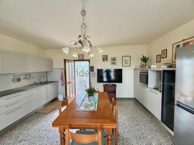 Villetta bifamiliare in vendita di 270 m² in Viale Luigi Zanini