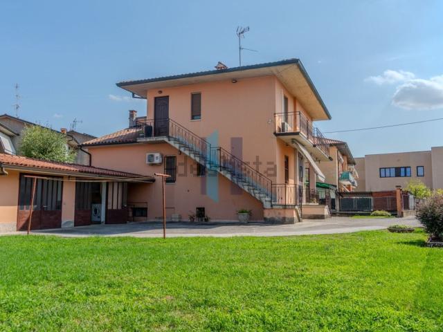 Villetta bifamiliare in vendita di 271 m²