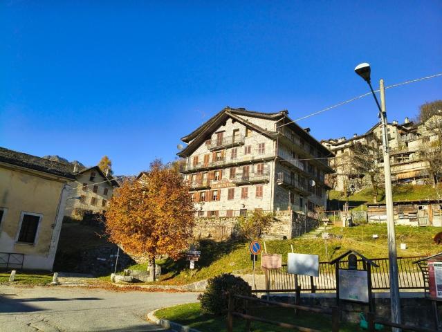Villetta bifamiliare in vendita di 272 m² in Frazione Prati Malle