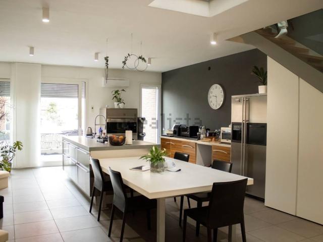 Villetta bifamiliare in vendita di 272 m² in Via Carlo Pisacane, 1