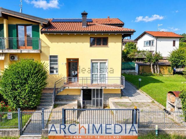 Villetta bifamiliare in vendita di 272 m² in Via Caronaccio, 9