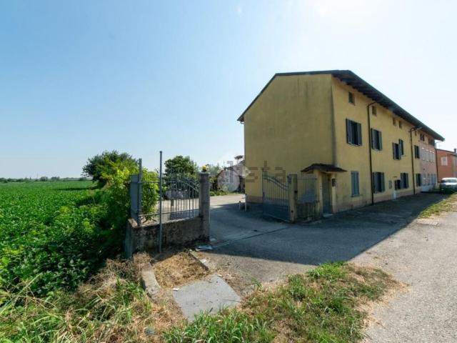 Villetta bifamiliare in vendita di 272 m² in Via Dela Stazione, 131