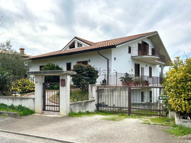 Villetta bifamiliare in vendita di 272 m²