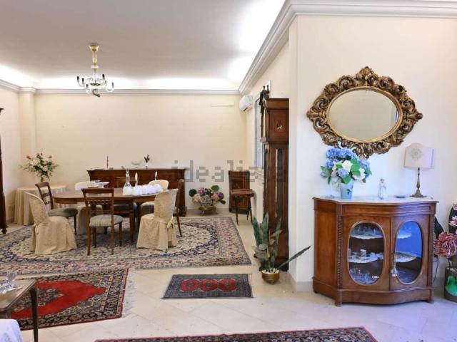 Villetta bifamiliare in vendita di 277 m² in Via Balatelle
