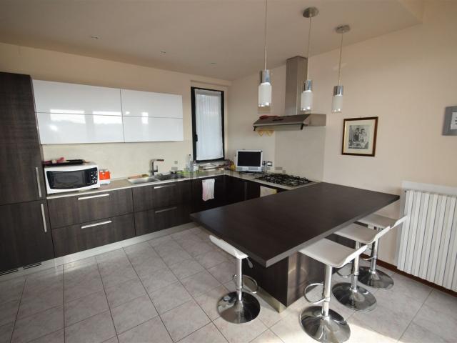 Villetta bifamiliare in vendita di 277 m² in Via della Rondella