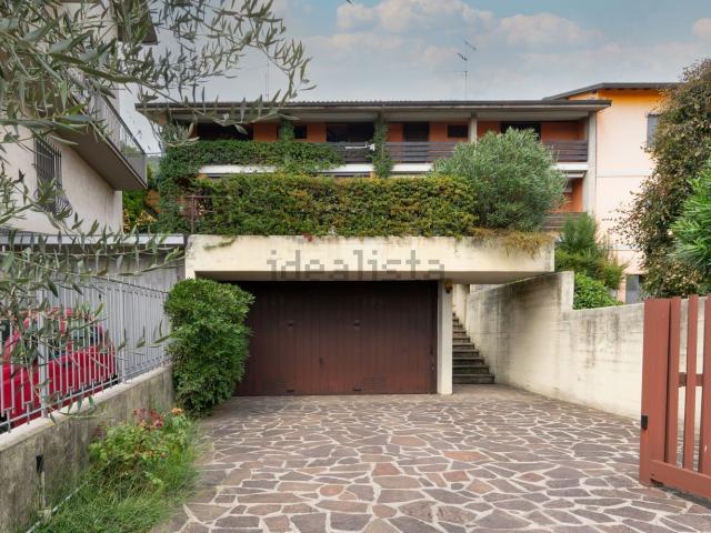 Villetta bifamiliare in vendita di 277 m² in Via Fontana Marcia, 9