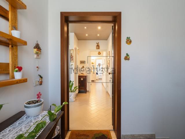 Villetta bifamiliare in vendita di 277 m² in Via Luca Signorelli, 163
