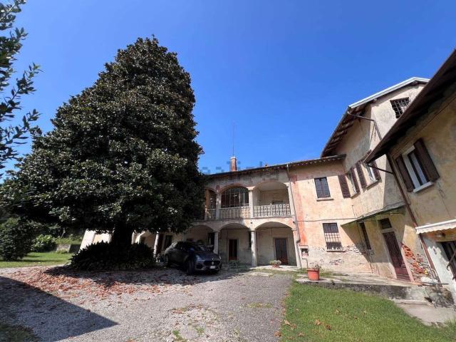 Villetta bifamiliare in vendita di 275 m² in Via Walter Marcobi