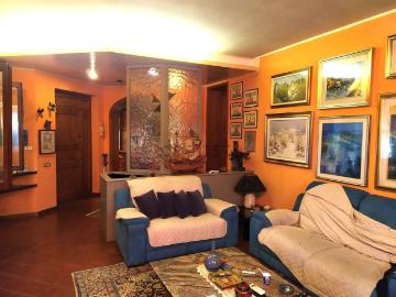Villetta bifamiliare in vendita di 275 m² in Via Alcide De Gasperi