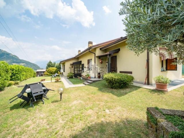 Villetta bifamiliare in vendita di 275 m² in Via Bazzona Superiore, 1