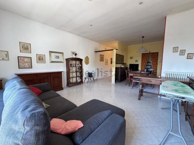 Villetta bifamiliare in vendita di 275 m² in Via della Maternità, 63