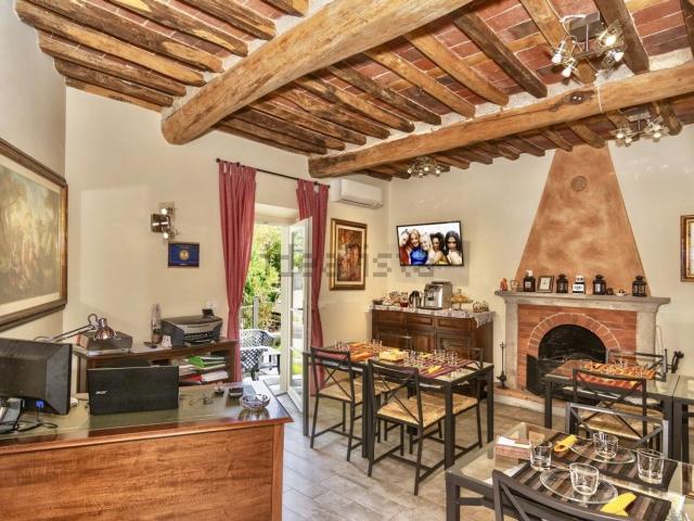 Villetta bifamiliare in vendita di 275 m² in Via di Vorno