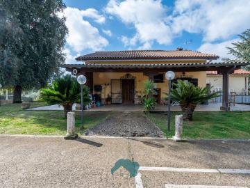 Villetta bifamiliare in vendita di 275 m² in Via di Santa Maria