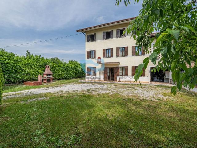 Villetta bifamiliare in vendita di 275 m² in Via Giuseppe Giusti