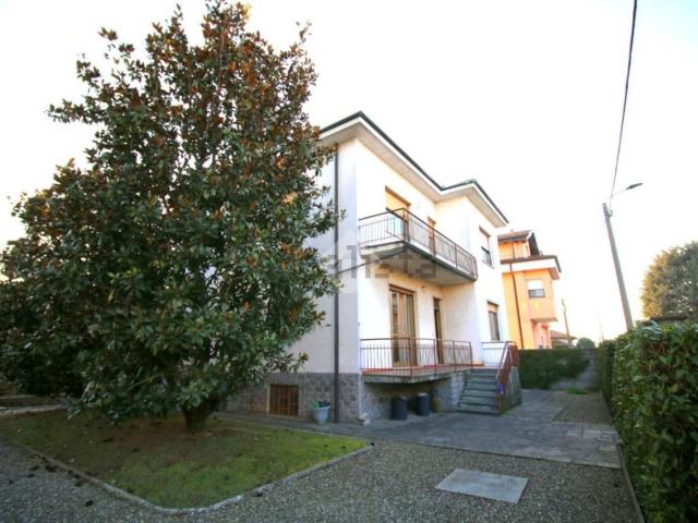 Villetta bifamiliare in vendita di 275 m² in Via L. Zari, 279